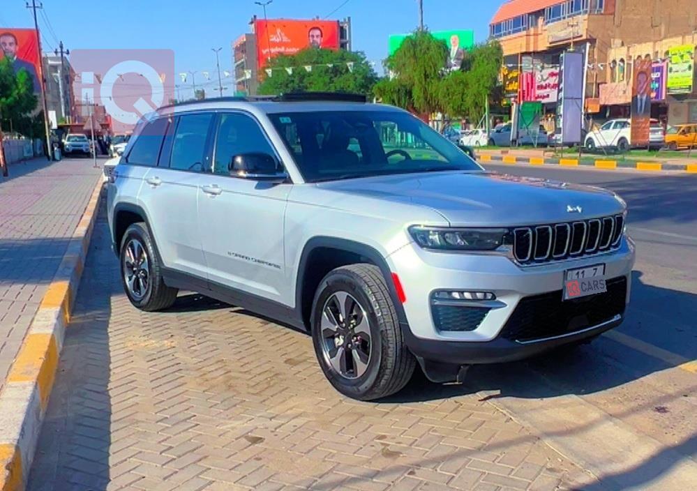 جیپ گراند شیرۆکی